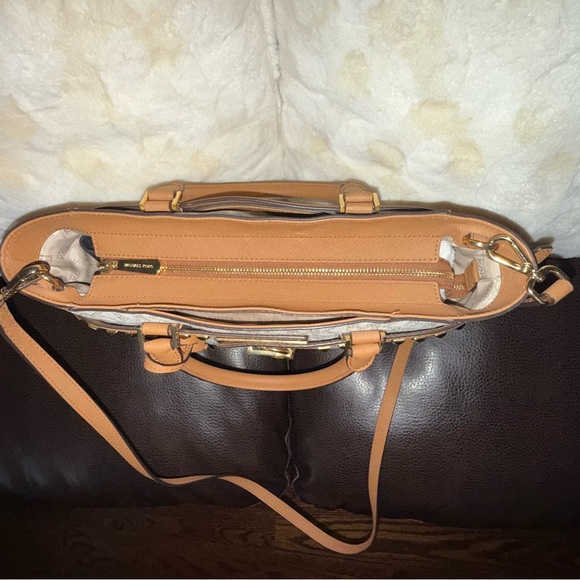 Michael Kors Tan and Cream Satchel - Picture 5 of 7